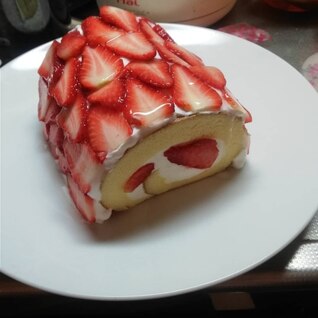 イチゴたっぷりロールケーキ